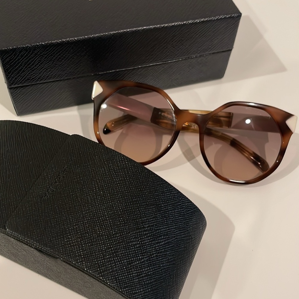 Prada sunglasses - Picture 2 of 7